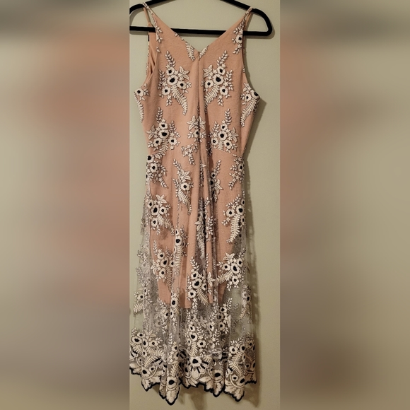 Dress The Population Midi Lace Dress - Picture 4 of 6